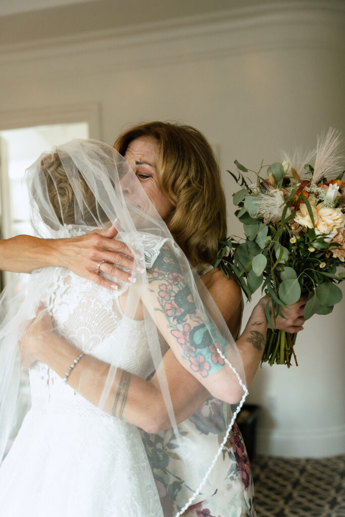 austin elopement first look with mom