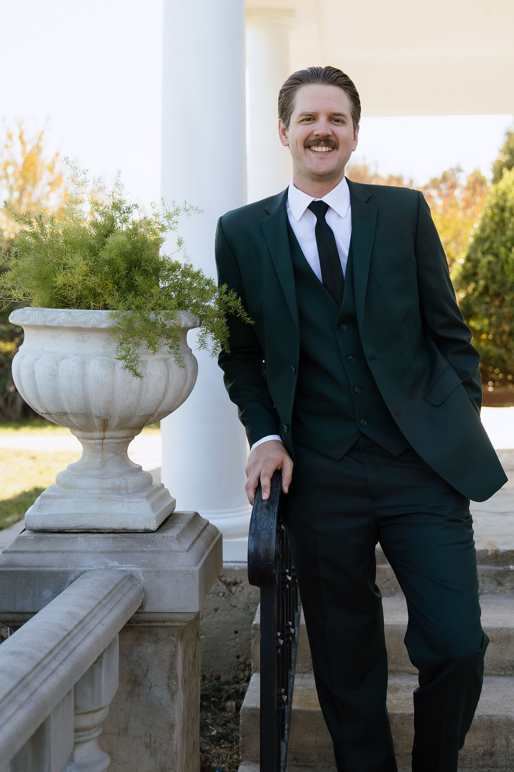 Groom 6’6 height at Gardens of Cranesbury View wedding