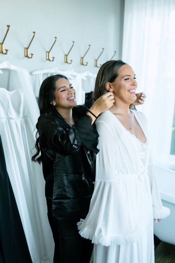 Bridal Getting Ready Moments at Kendall Point in Boerne TX