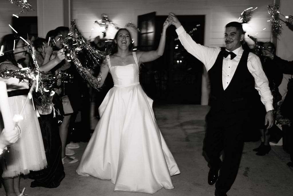 Farewell party photo of newlyweds in Kendall Point venue Boerne Texas