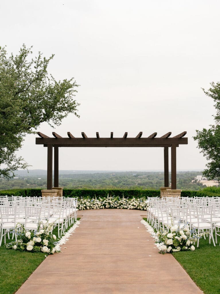 Blue and white wedding ceremony florals by Canyon Lake HS Floral at Canyonwood Ridge